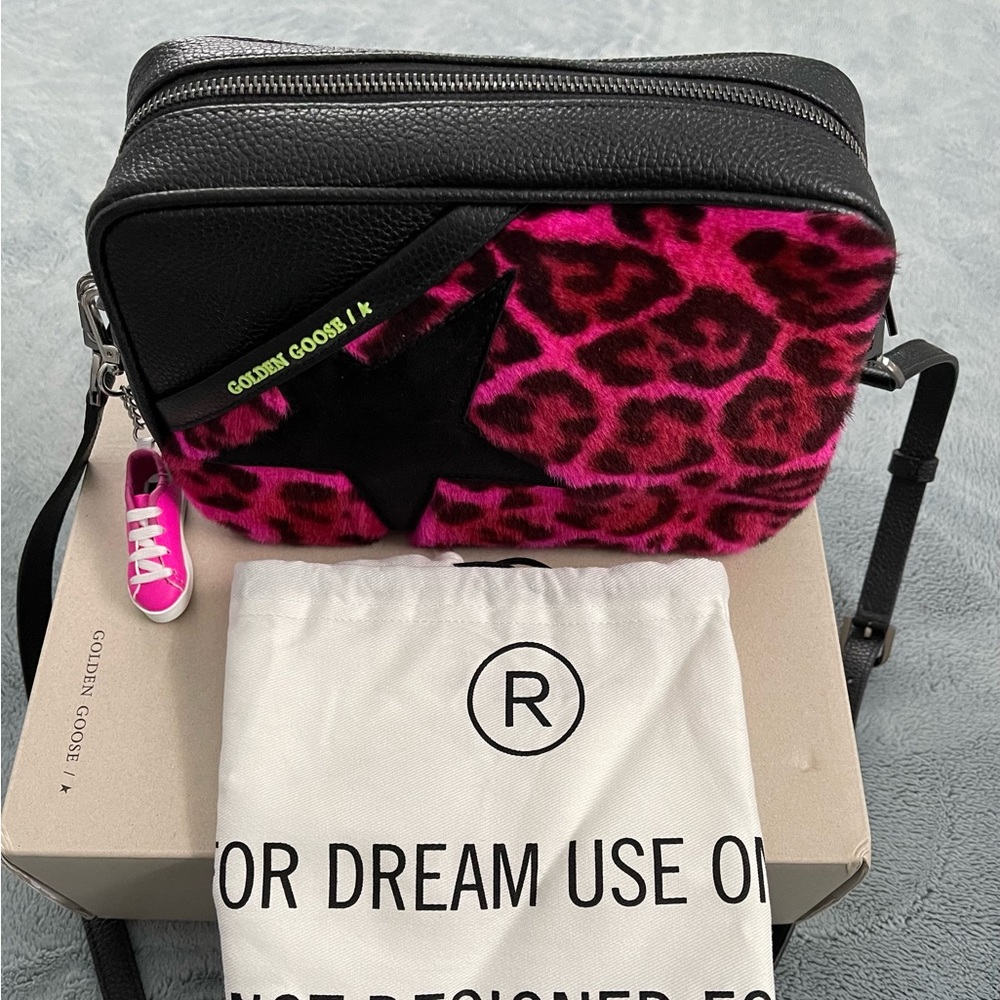 Star Bag made of black leather and fuchsia leopard-print pony skin.